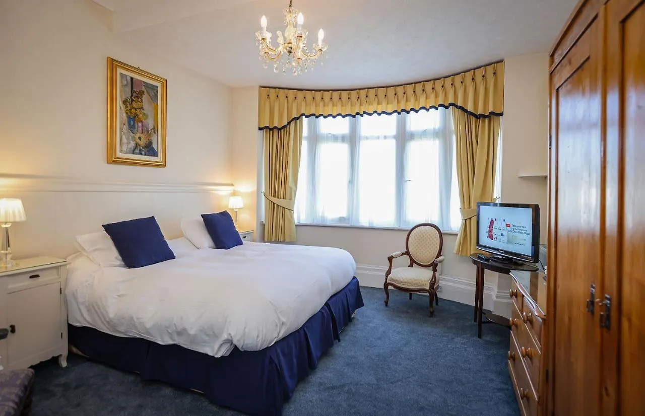The Winter Dene Guest House Bournemouth 4*,